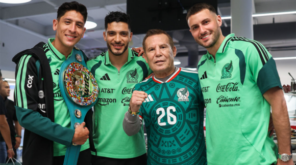 ¿Les dará suerte? Julio César Chávez visitó la concentración de la Selección Mexicana