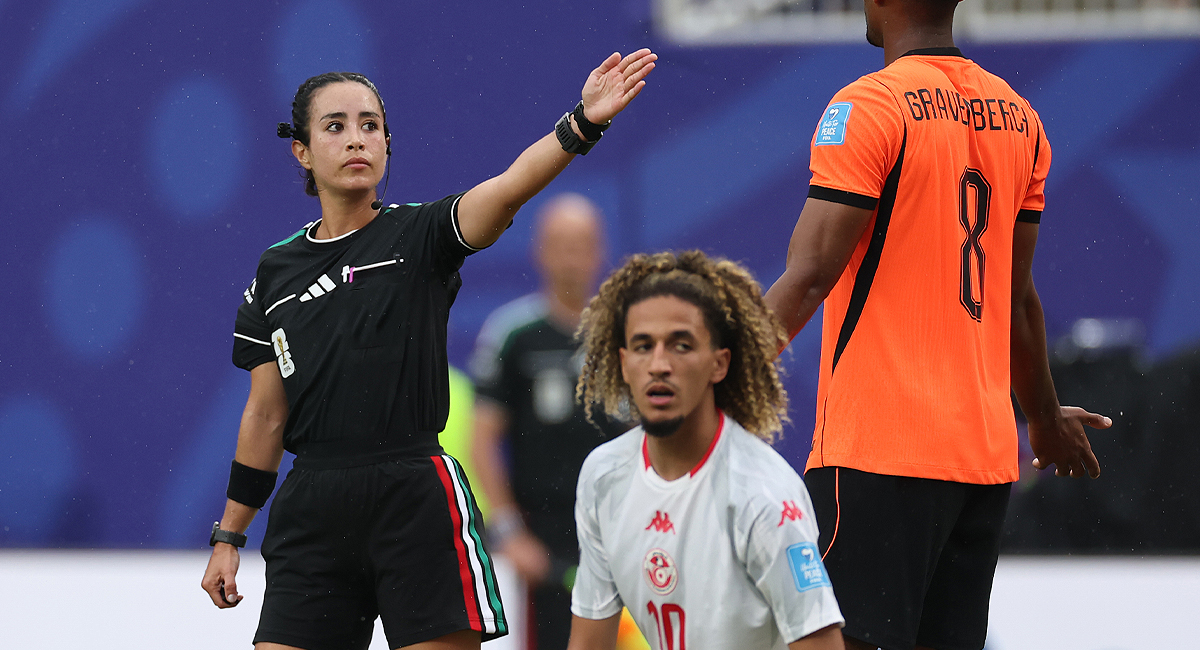 Katia Itzel García se convirtió en la primera árbitra mexicana en dirigir un partido de la Copa del Mundo