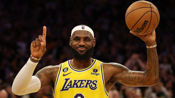 LeBron llega a la agencia libre; dejará a Lakers y seguirá su carrera en la NBA con otro equipo