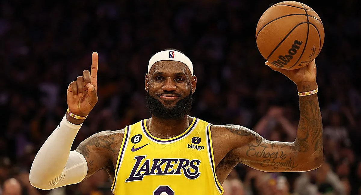LeBron planea jugar al menos una campaña más en la NBA