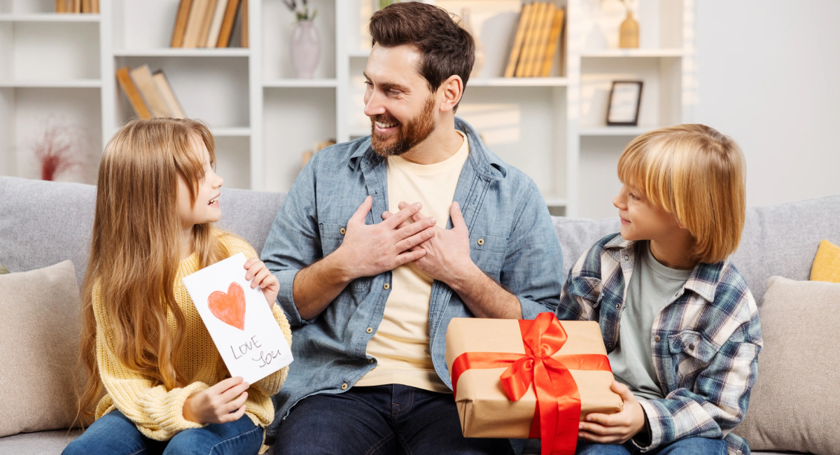 Las mejores canciones y emotivas frases para dedicar a papá en el Día del Padre este 2026