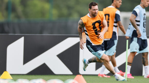 ¿Nueva lesión? Scaloni informa que Lionel Messi será suplente en el duelo entre Argentina y Jordania