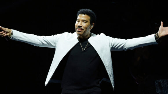 ¿Está grave? Lionel Richie cancela conciertos tras sentirse mareado y suspender show en Minnesota