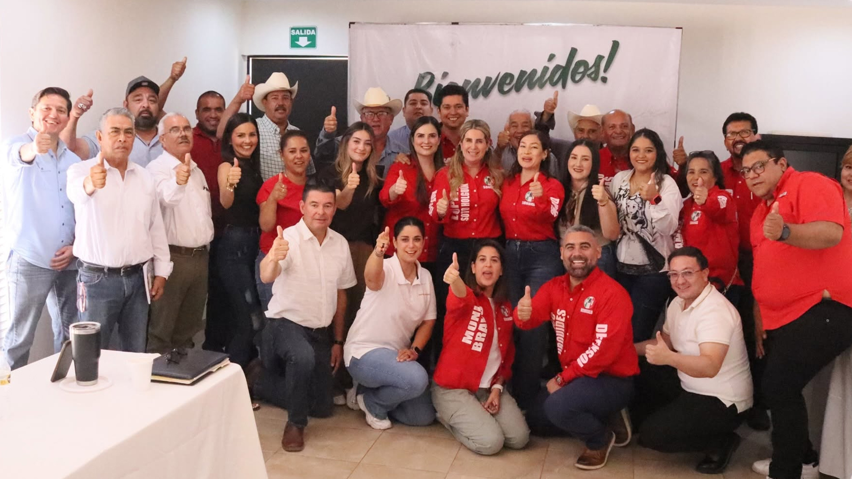 Lupita Soto encabezó una capacitación para Defensores de Sonora y tomó protesta a la nueva dirigencia del PRI en Pitiquito durante una gira por el desierto sonorense