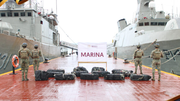 Golpe al narco: Secretaría de Marina asegura 800 kilos de cocaína frente a costas de Guerrero