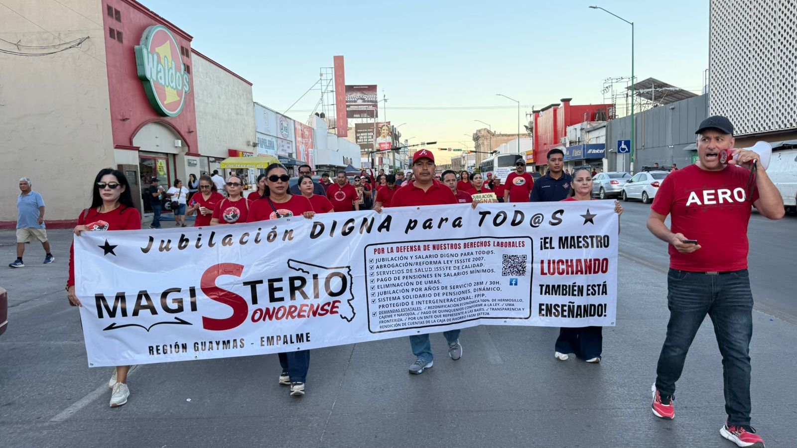 Maestros federalizados analizan paro indefinido en Guaynas