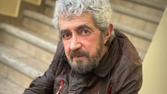 Actor de ‘Vecinos’ es hospitalizado de emergencia y es sometido a una cirugía; este es su estado de salud