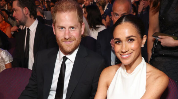 ¿Vuelven a la Corona por crisis del expríncipe Andrés? Meghan Markle y Príncipe Harry regresarán a Londres