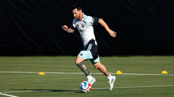 Lionel Messi trabaja por separado; Argentina sigue pendiente de su evolución para el Mundial 2026