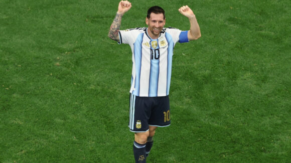 Messi hace historia 40 años después que Maradona: Marca 18 goles mundialistas y se convierte en el máximo anotador