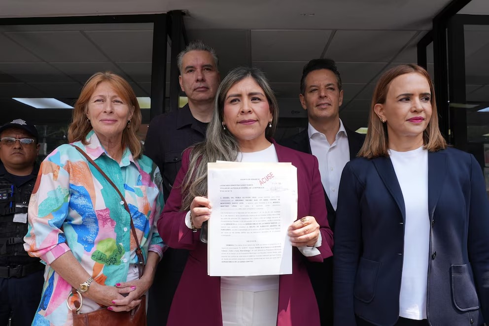Morena realiza denuncia formal al alcalde de Monterrey por irregularidades de 7 mil millones.
