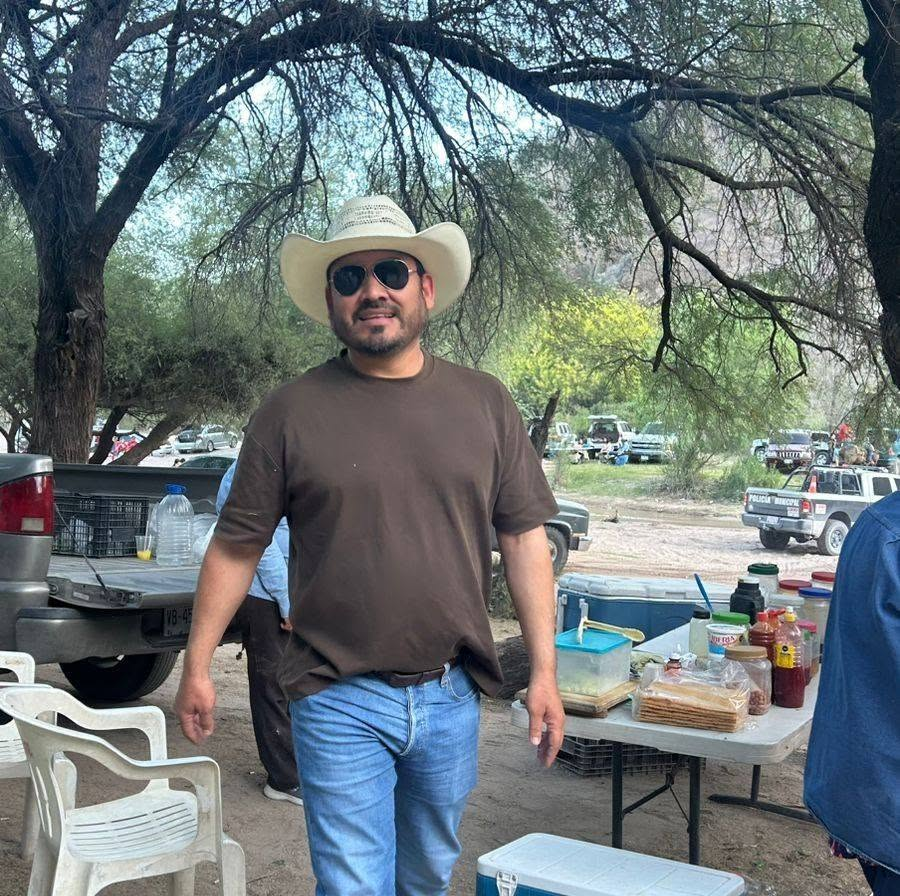 Muere Germán Ochoa Esparza, alcalde de San Miguel de Horcasitas, tras volcadura en Sonora