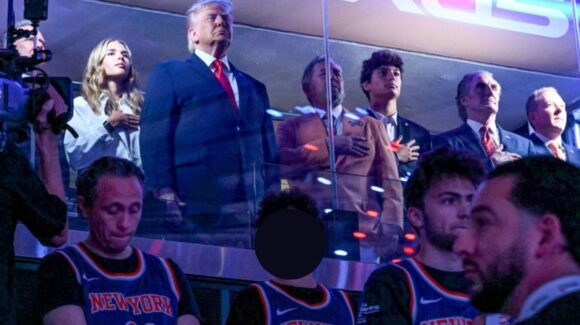 Captan a titular del SAT Quintana Roo en zona VIP de Finales NBA cerca de Donald Trump