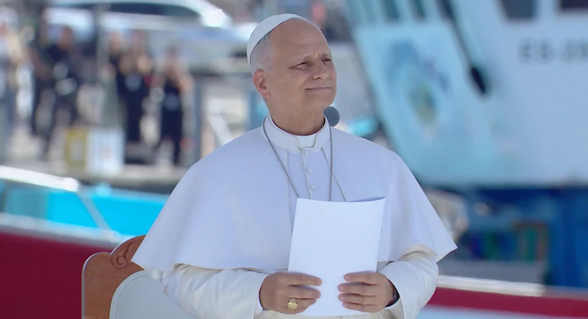 "No se puede hablar de dignidad y dejar que los mares sean cementerios": Papa León XIV critica a Europa
