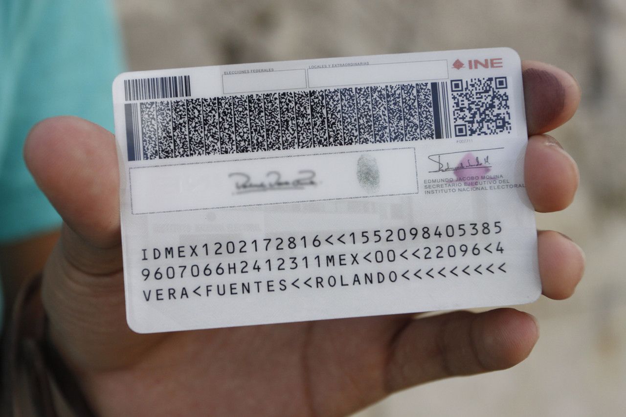 Nueva credencial del INE permitirá registrar identidad no binaria y pertenencia indígena