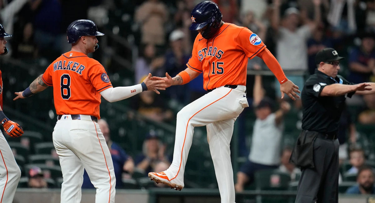 Paredes anota en la novena entrada de seis carreras de los Astros