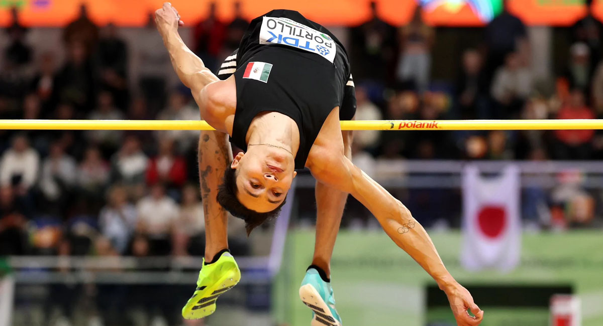 El chihuahuense libra la varilla para completar su exitoso salto