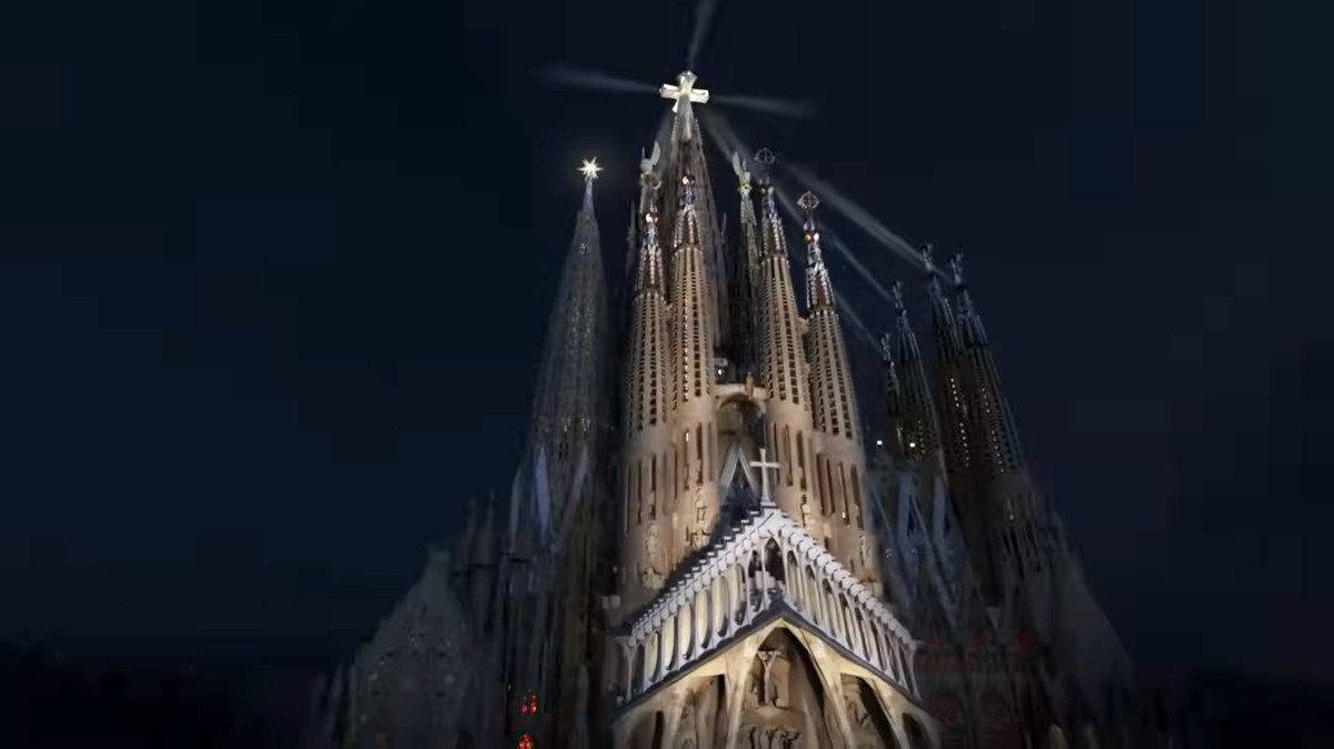 Papa León XIV bendice la Torre de Jesucristo y la Sagrada Familia se convierte en la iglesia más alta del mundo