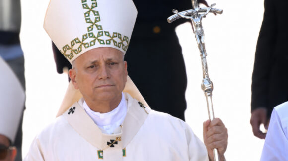 ¿Papa León XIV, en riesgo de muerte? Retrasan regreso del pontífice al Vaticano por falla en avión