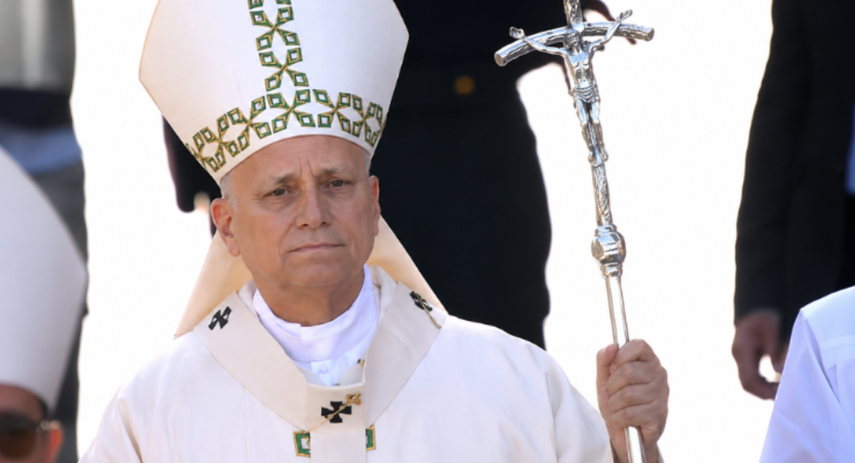 Papa León XIV retrasa su regreso al Vaticano por falla en avión que preocupa a sus fieles