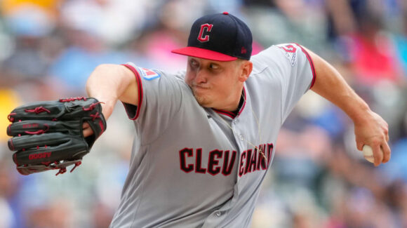 Parker Messick lanza joya monticular y los Guardians rescatan el de la honra ante Milwaukee