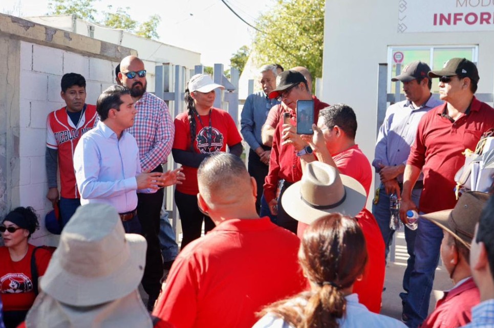 SEC mantiene diálogo con maestros