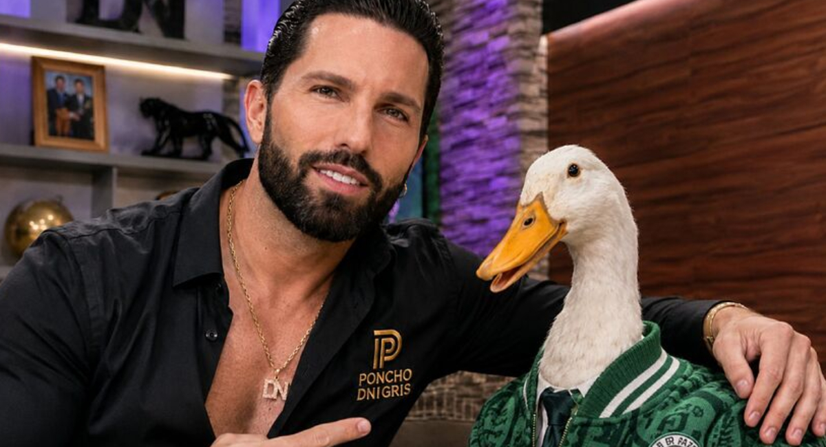 Poncho de Nigris lanza oferta de 800 mil pesos a familia del Pato Merlín para comprarlo
