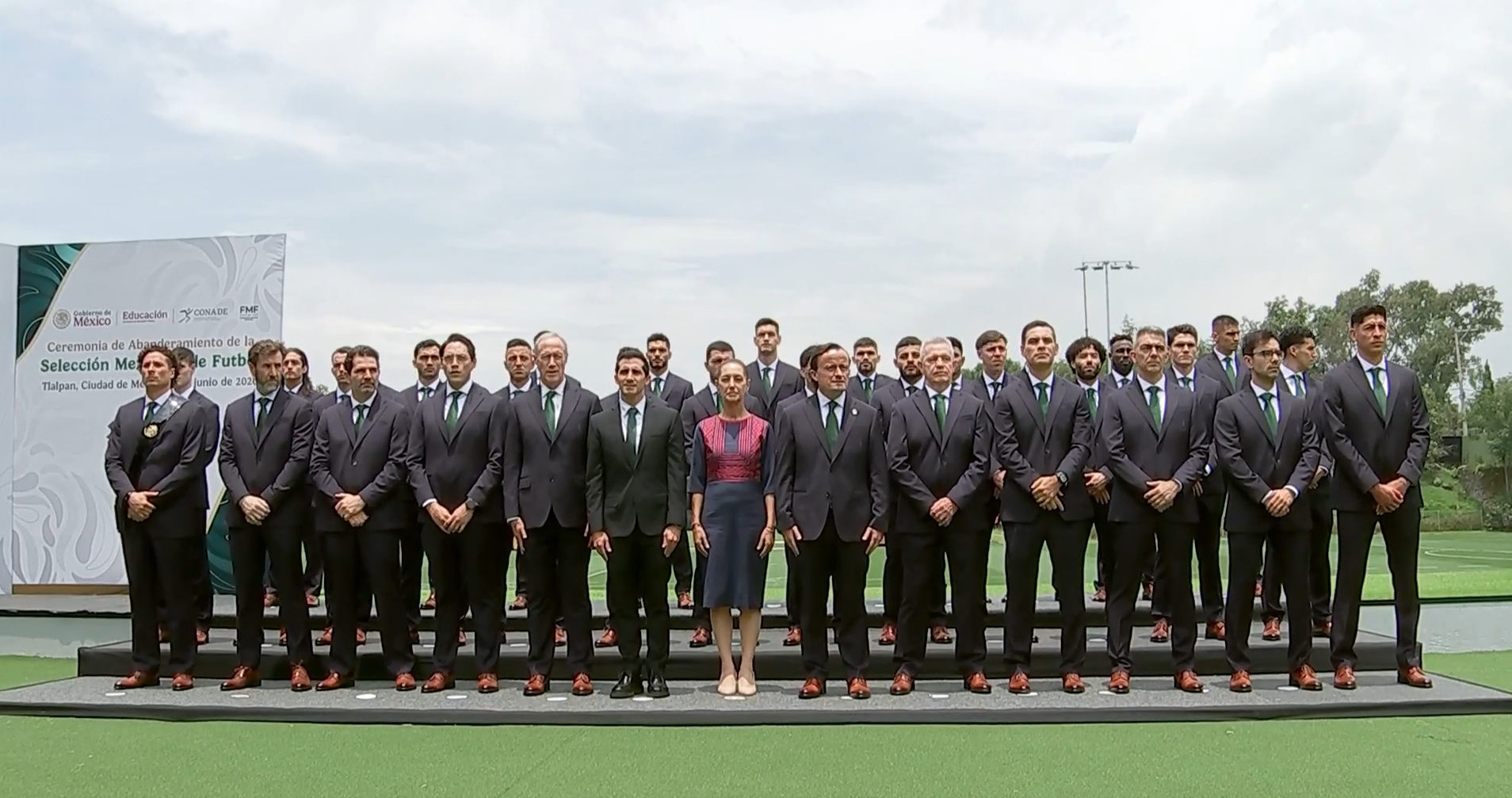 Que su ejemplo inspire a millones Sheinbaum abandera a la Selección Mexicana rumbo al Mundial 2026