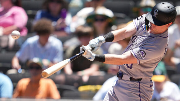 Truenan los bates de Rockies ante los Athletics y establecen récord de carreras anotadas del club