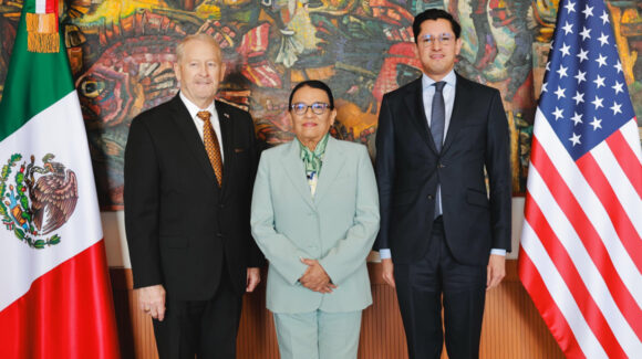 Embajador de Estados Unidos destaca avances en cooperación migratoria tras reunión con México