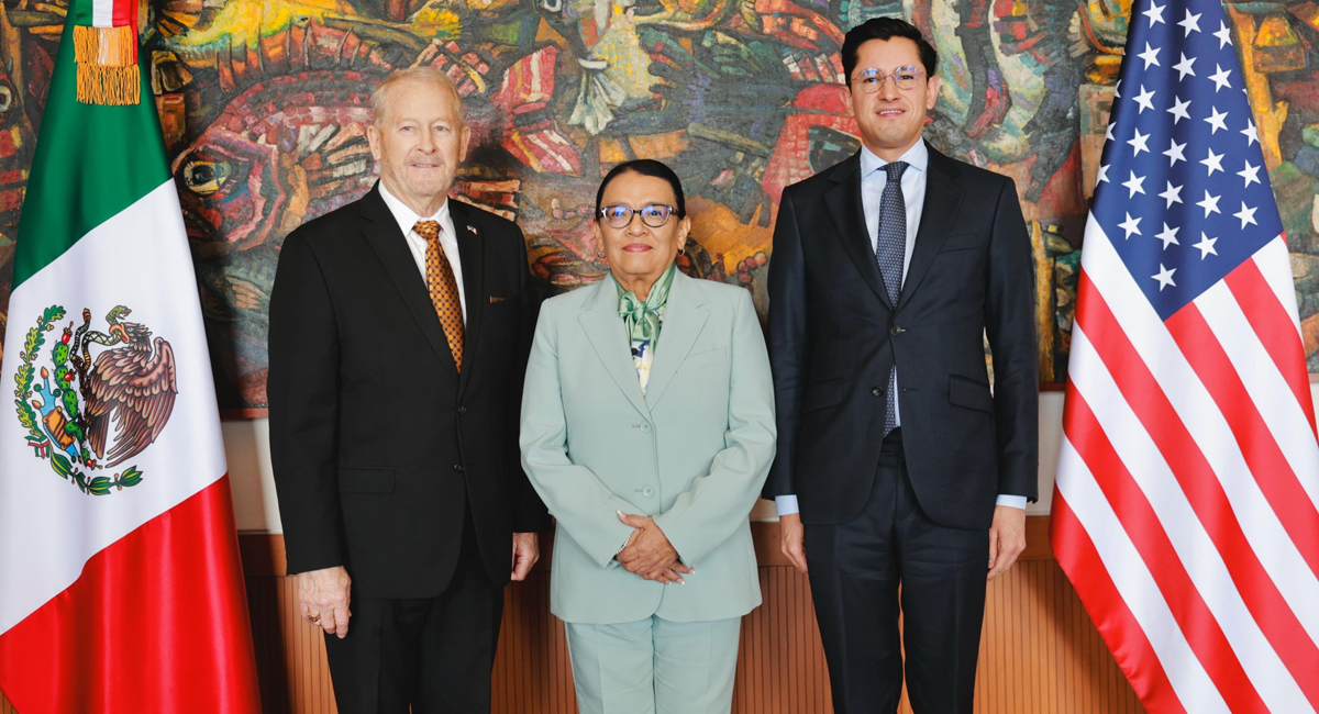 Embajador de Estados Unidos destaca avances en cooperación migratoria tras reunión con México