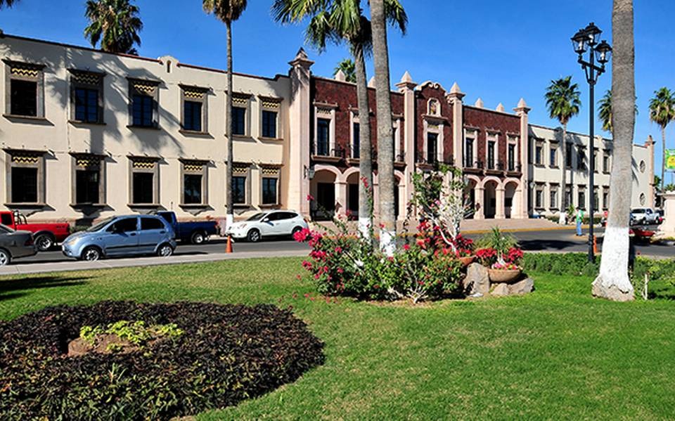Rectora de la Universidad de Sonora supervisa el regreso a las aulas tras el fin de las huelgas.