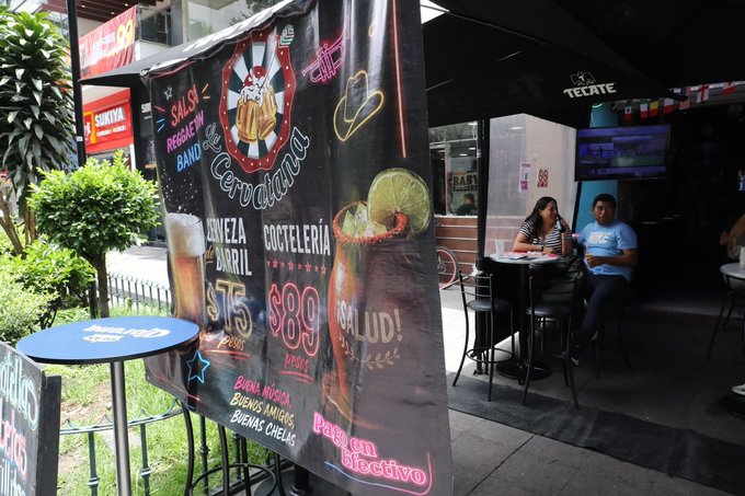Restaurantes y bares en México retiran promocionales del Mundial 2026 por temor a sanciones.
