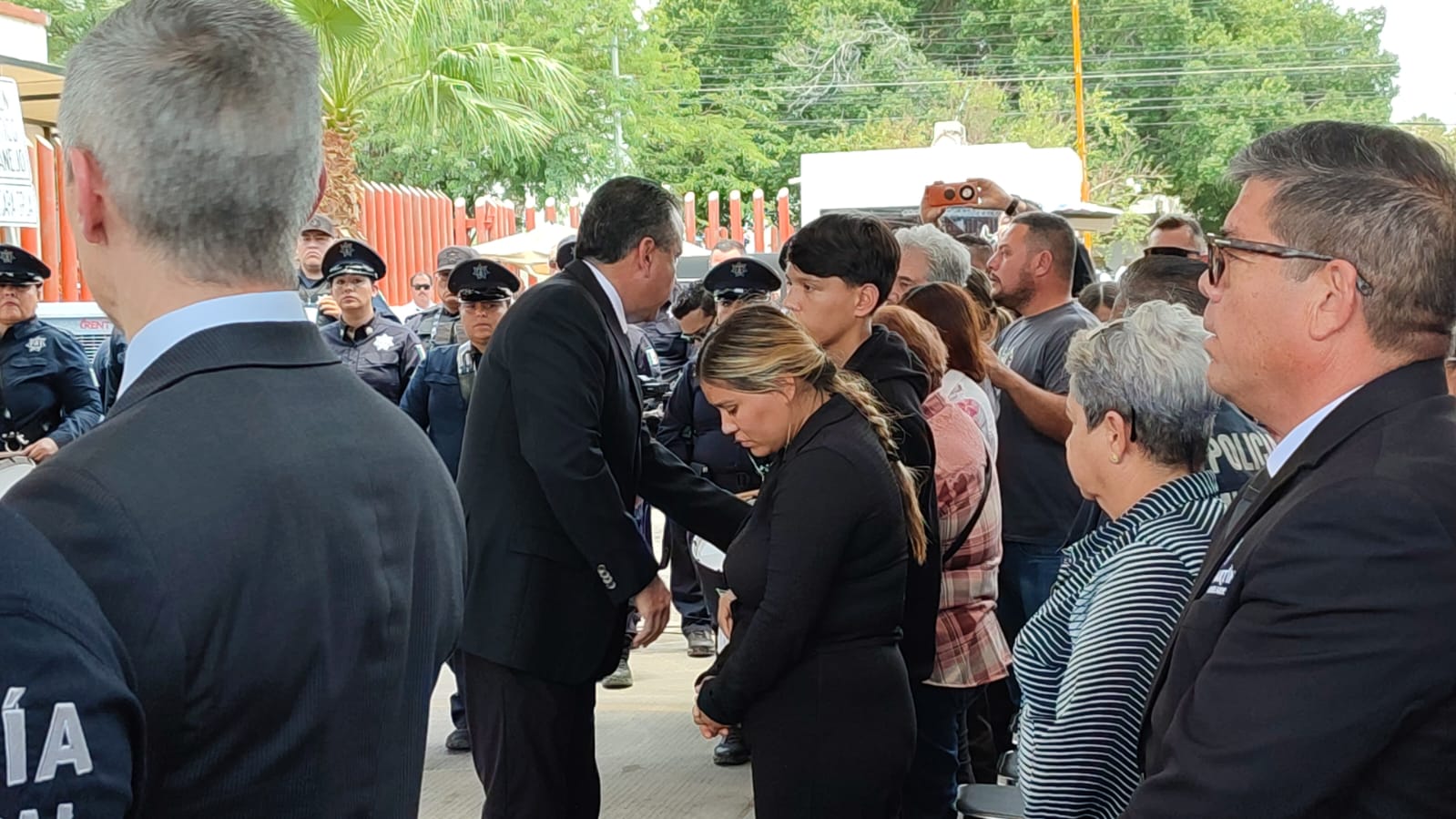 Rinden homenaje a policía caído en cumplimiento de su deber en Hermosillo