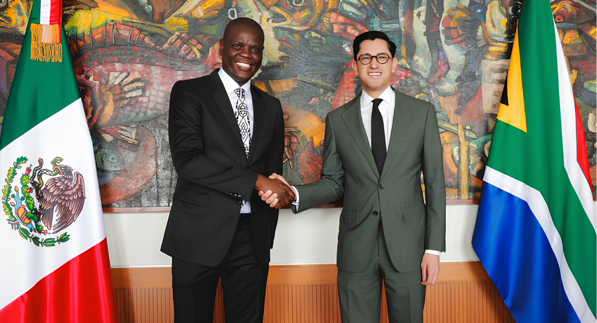 Roberto Velasco recibe al ministro de Sudáfrica previo a la inauguración del Mundial 2026