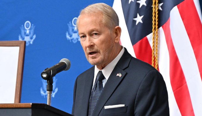 Embajador de Estados Unidos pide unidad a México, Ronald Johnson, contra cárteles de droga.