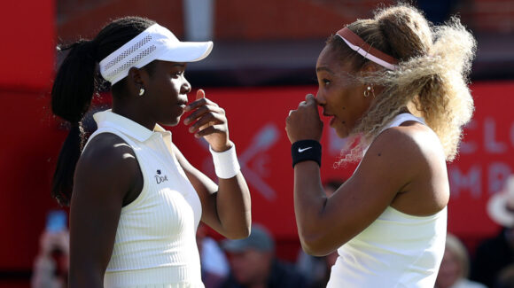 Está de vuelta; Serena Williams regresa a los 44 años y triunfa junto a Mboko en Queen’s