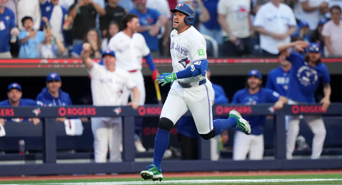Springer vuela por las bases para anotar la primera carrera del encuentro
