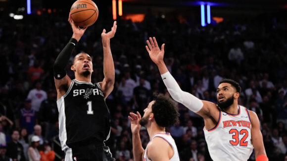 Buscan Knicks romper la maldición en finales, visitan a San Antonio con ventaja de 3-1
