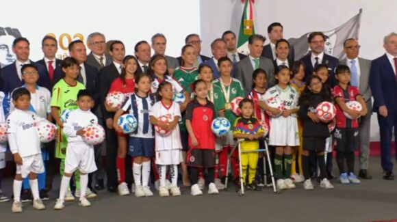 Gobierno de Sheinbaum presenta escuelas y canteras de futbol en México para detectar talento desde la infancia