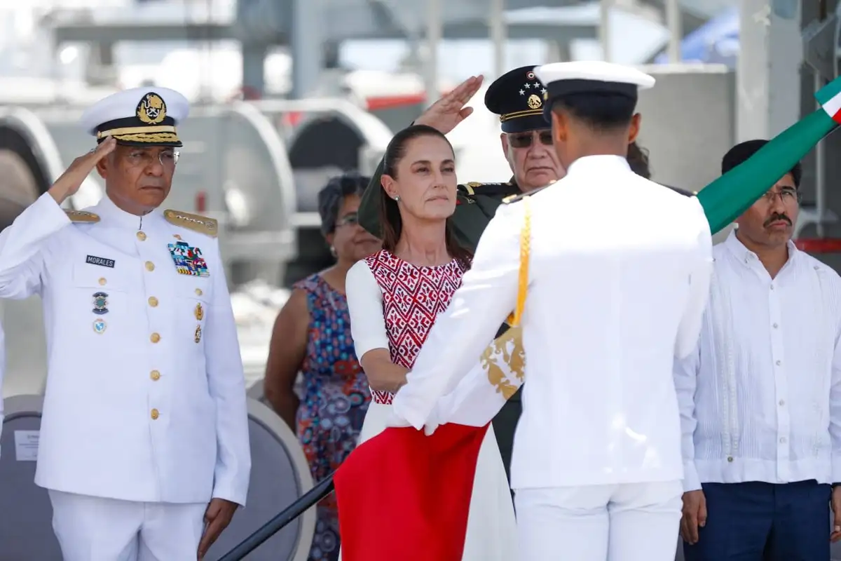 Sheinbaum llama a defender la soberanía en el Día de la Marina celebrado en Michoacán