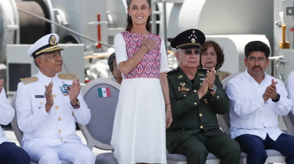 Ceremonia conmemorativa del Día de la Marina Nacional en el puerto de Lázaro Cárdenas, Michoacán