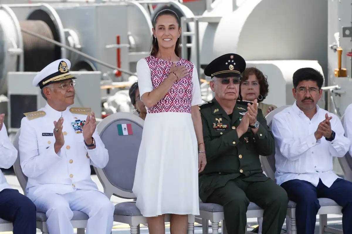 Sheinbaum llama a defender la soberanía en el Día de la Marina celebrado en Michoacán