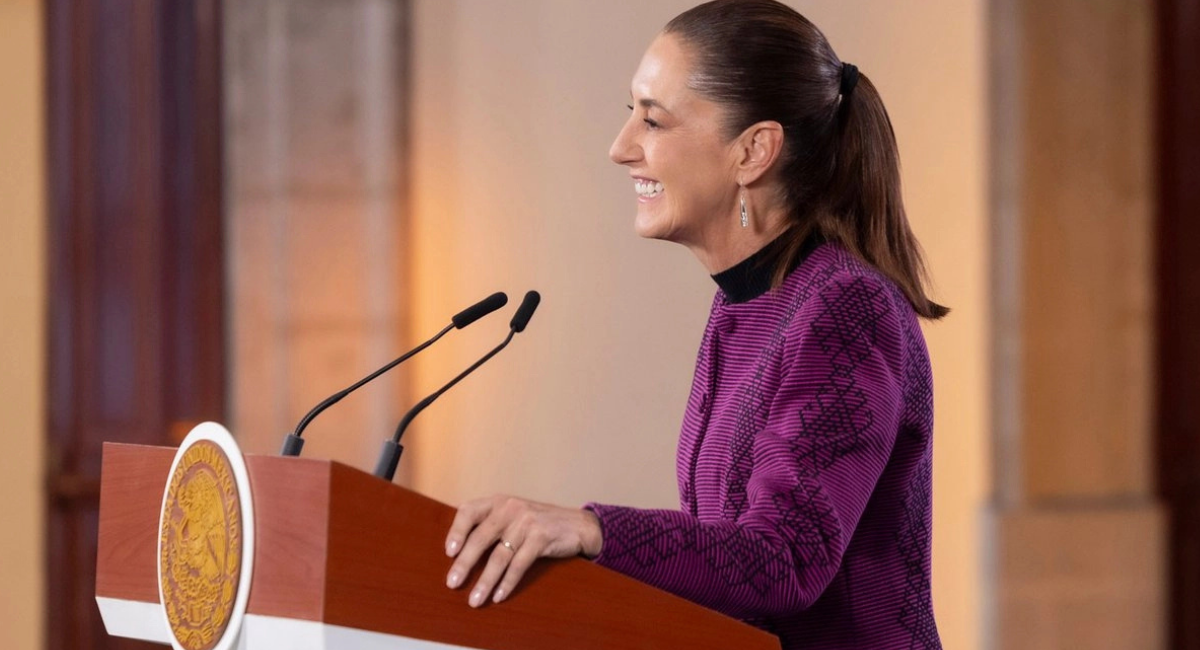 Sheinbaum llama a limitar el uso excesivo de celulares en menores y regular la IA