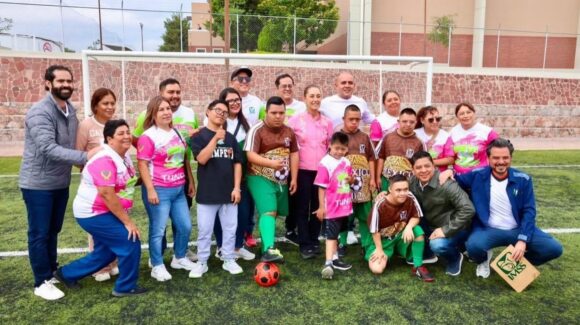 Sheinbaum reconoce a jóvenes potosinos con boletos para la Copa del Mundo 2026