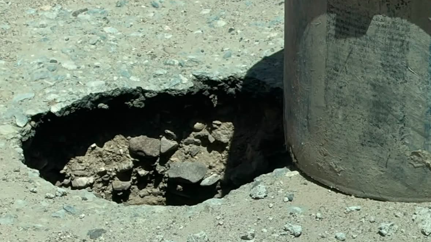 Socavón en Empalme pone en alerta a vecinos