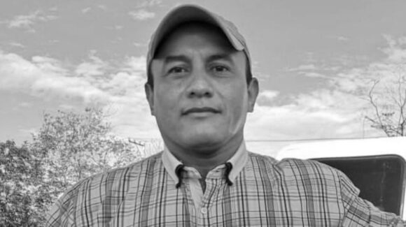 Hallan muerto a mando policial en comisaría de Tabasco; era investigado por asesinato de joven en retén