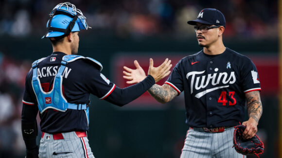 La fatídica resulta la de la suerte para los Twins, que remontan para derrotar a los Diamondbacks