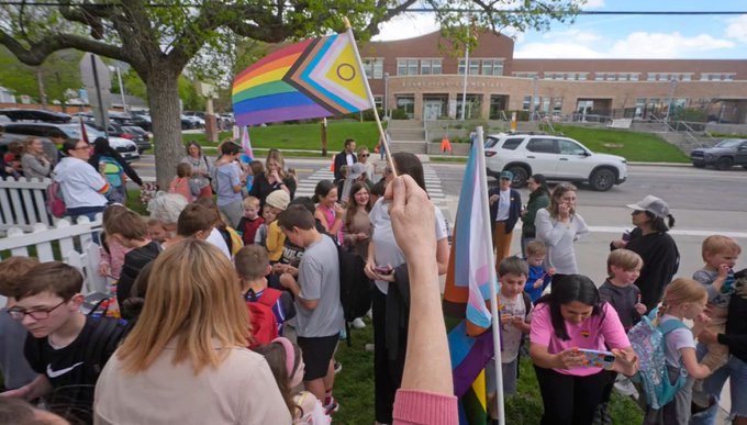 Jueza en Estados Unidos bloquea ley que prohibe baños para personas trans.