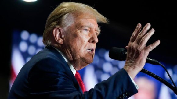 Trump culpa a migrantes de robar miles de millones de dólares a los contribuyentes de Estados Unidos